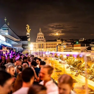 Bar crawl & "Duplex " Disco CLub